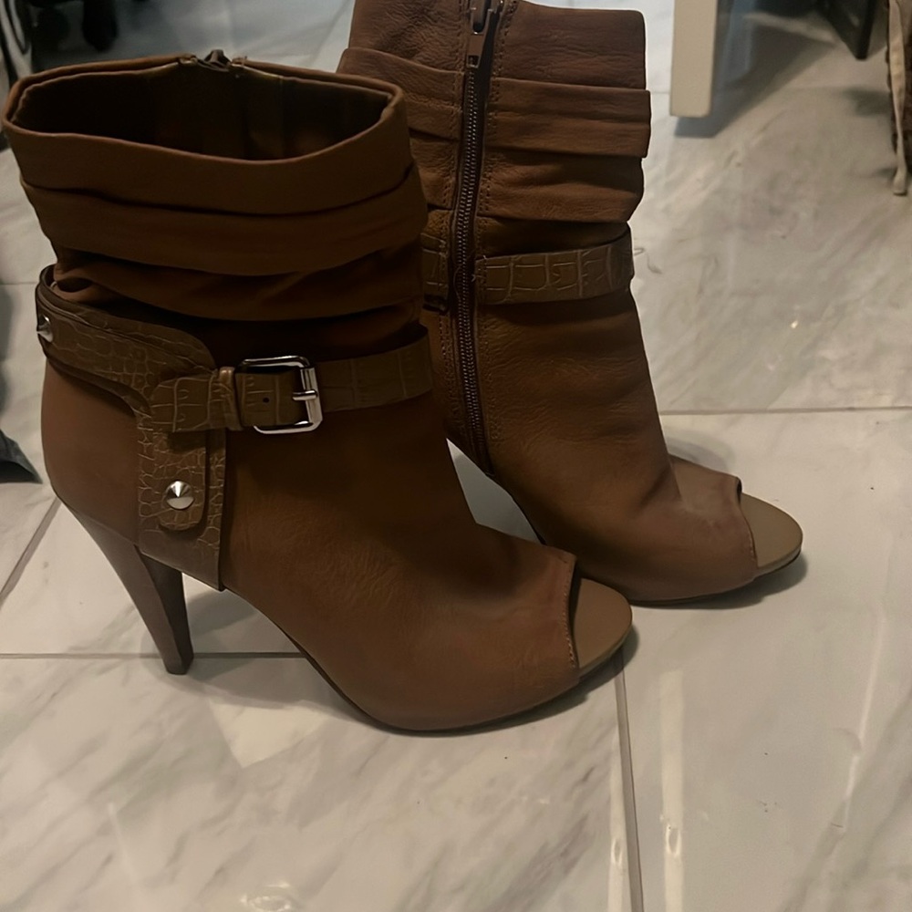 Guess Tan Leather Open Toed Boot Size 9M
